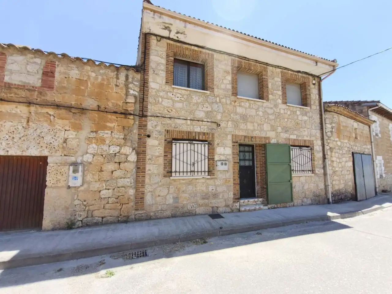 Exterior view of Houses for sale in Pedrosa de Río Úrbel  with Heating and Parquet flooring