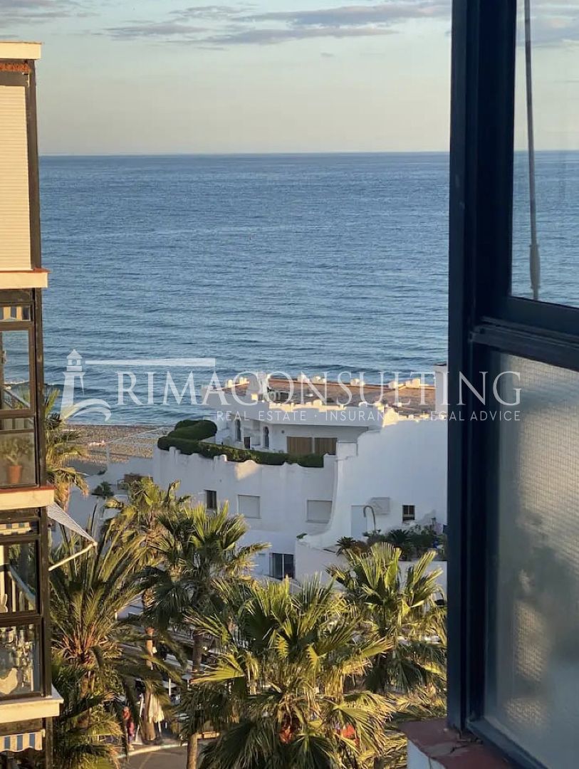 Vista exterior de Estudi en venda en  Madrid Capital amb Aire condicionat, Moblat i Forn