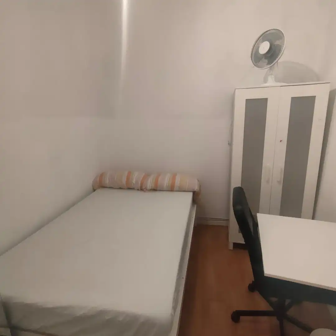 Schlafzimmer von Wohnung zur Miete in Madrid mit Heizung, Möbliert und Ofen