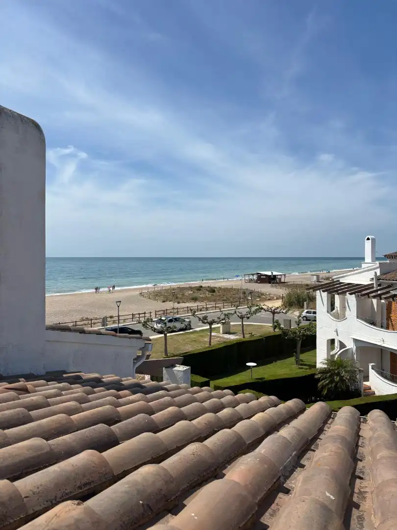 Vista exterior de Casa adosada en venta en Vandellòs i l'Hospitalet de l'Infant con Aire acondicionado, Jardín privado y Terraza