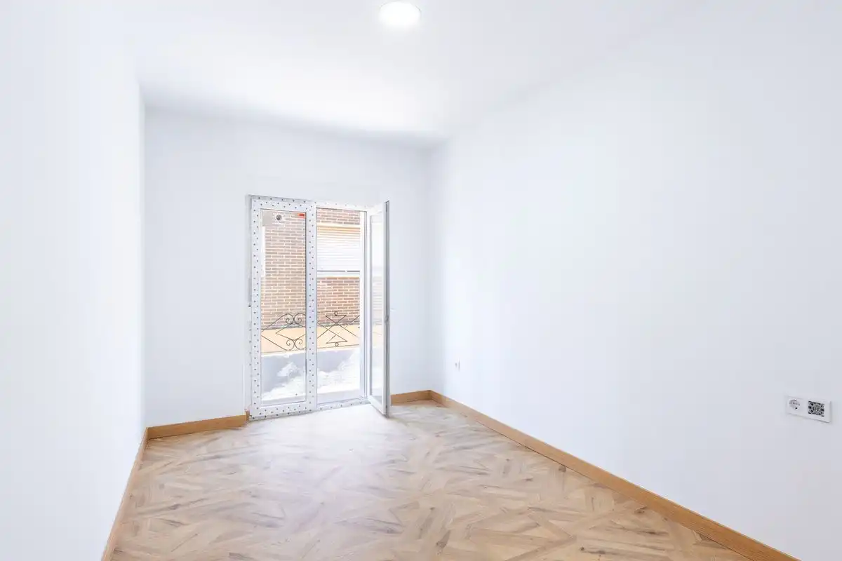Bedroom of Flat for sale in Torrent  with Air Conditioner and Heating