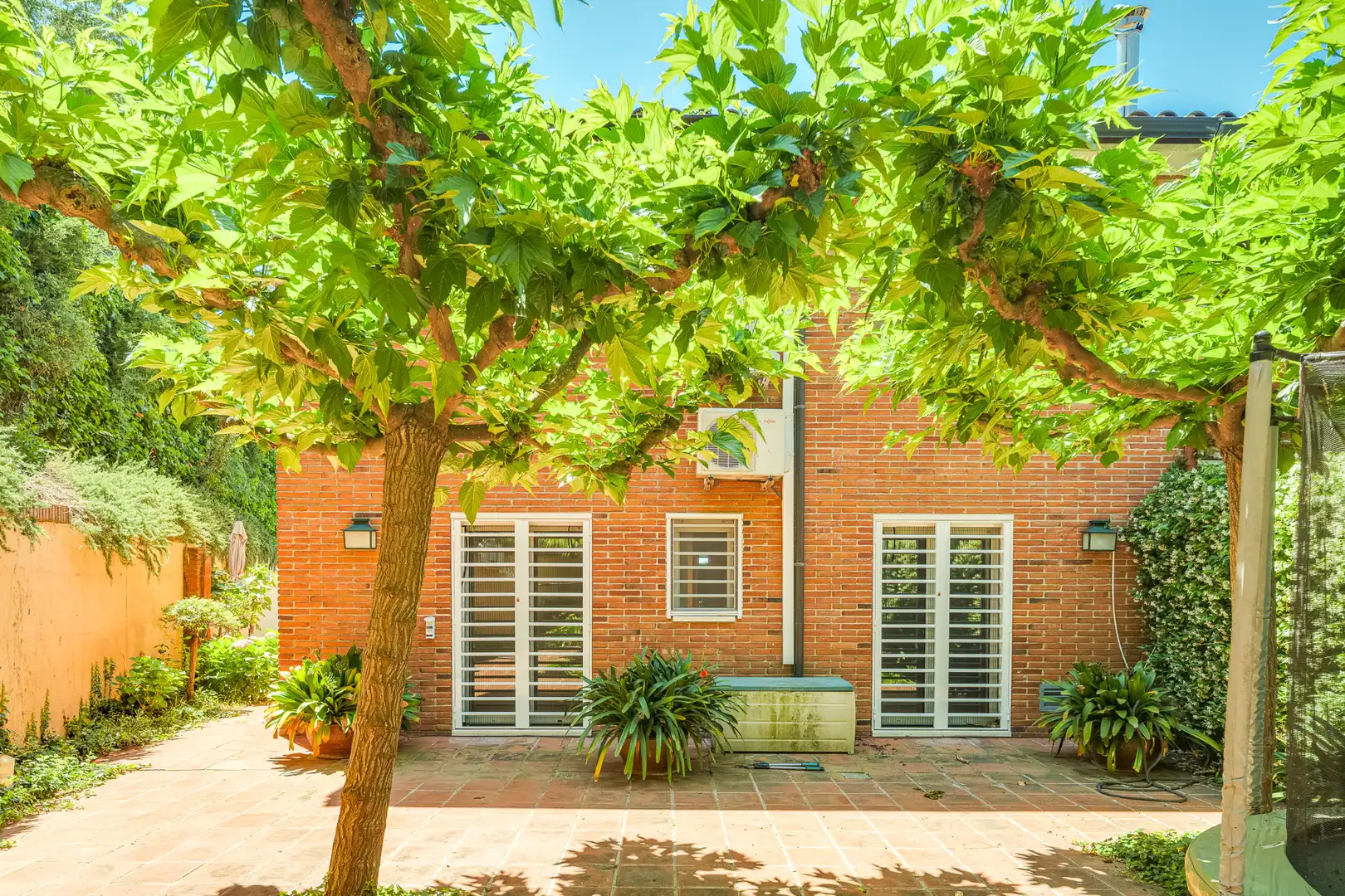 Vista exterior de Casa adosada en venta en Teià con Aire acondicionado, Calefacción y Jardín privado