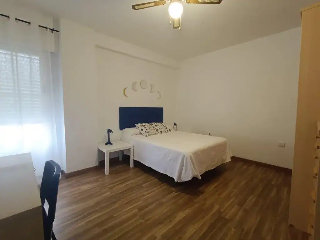 Schlafzimmer von Wohnung zur Miete in Málaga mit Klimaanlage, Heizung und Terrasse