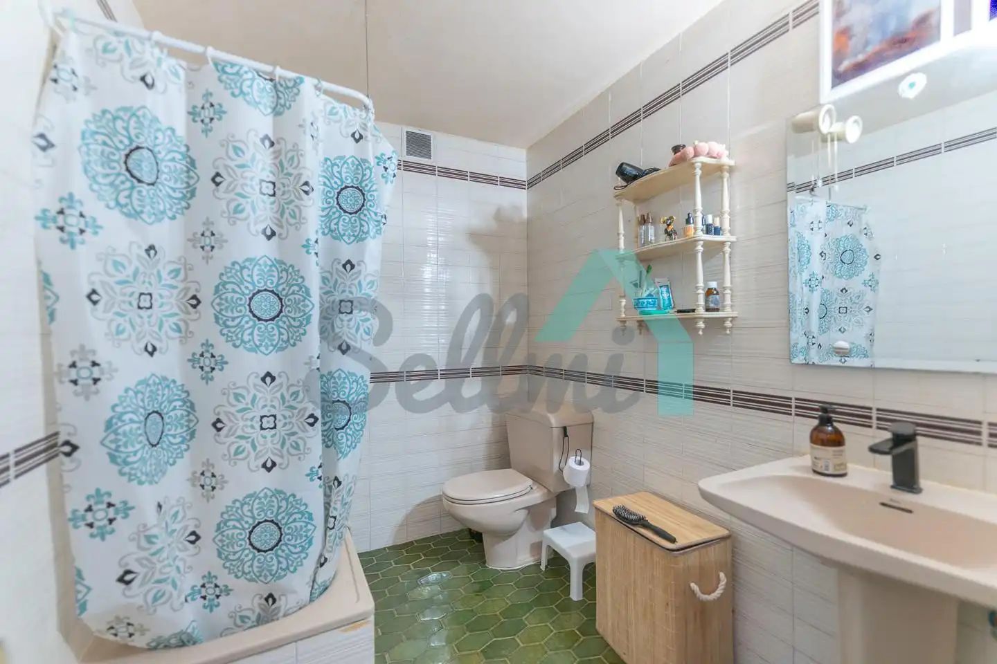 Baño de Piso de alquiler en Oviedo  con Calefacción, Parquet y Amueblado