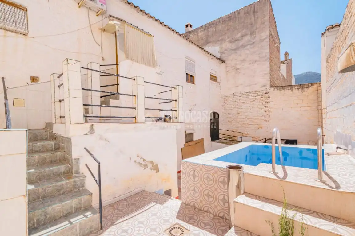 Vista exterior de Casa adosada en venta en Loja con Aire acondicionado, Calefacción y Jardín privado