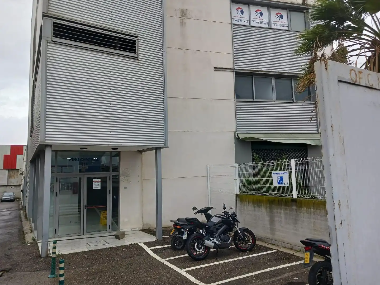 Vista exterior de Oficina en venta en Sevilla