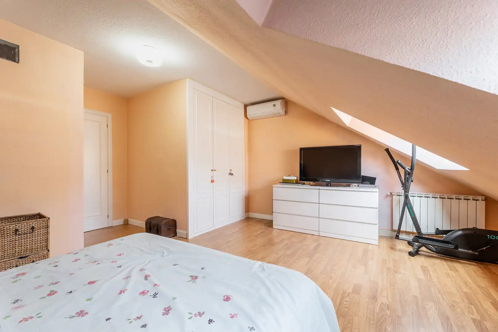 Schlafzimmer von Haus oder Chalet zum Verkauf in Pozuelo de Alarcón mit Klimaanlage, Heizung und Privatgarten
