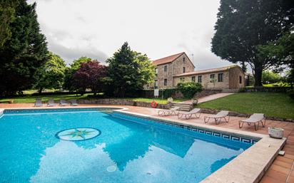Piscina de Finca rústica en venda en Cuntis amb Calefacció, Jardí privat i Terrassa