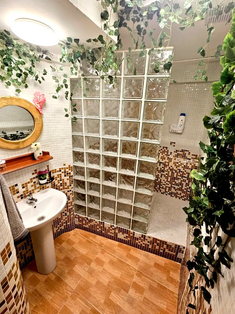 Badezimmer von Loft zum Verkauf in Barcelona mit Klimaanlage und Ofen