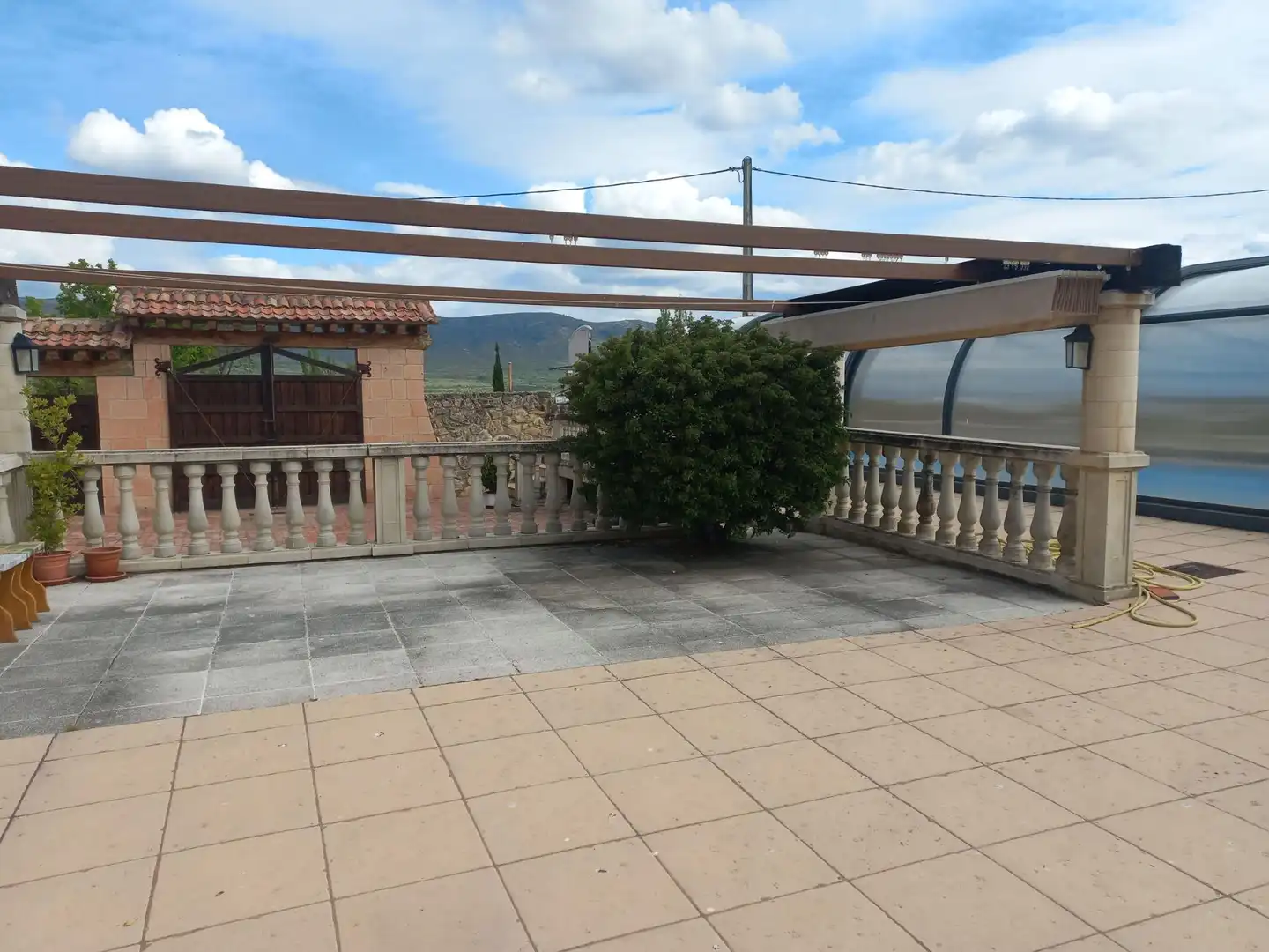 Terrassa de Casa o xalet en venda en Torrecaballeros amb Calefacció, Jardí privat i Traster