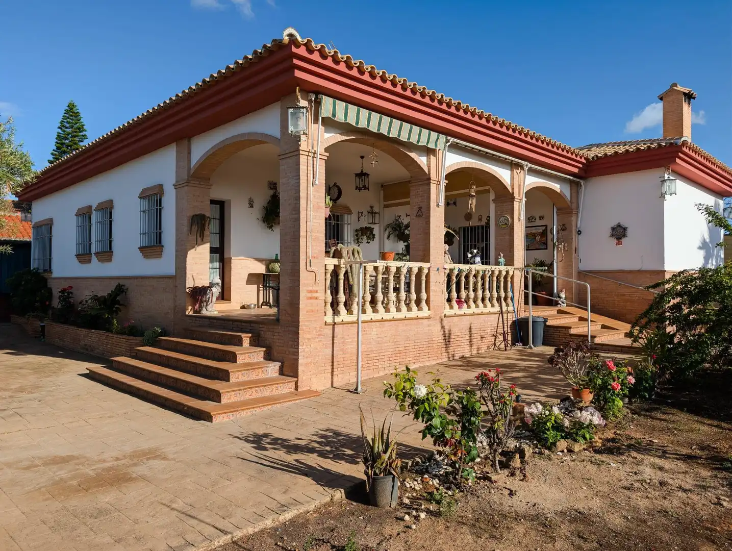 Chalet con piscina en venta en Sanlúcar la Mayor, imagen 2