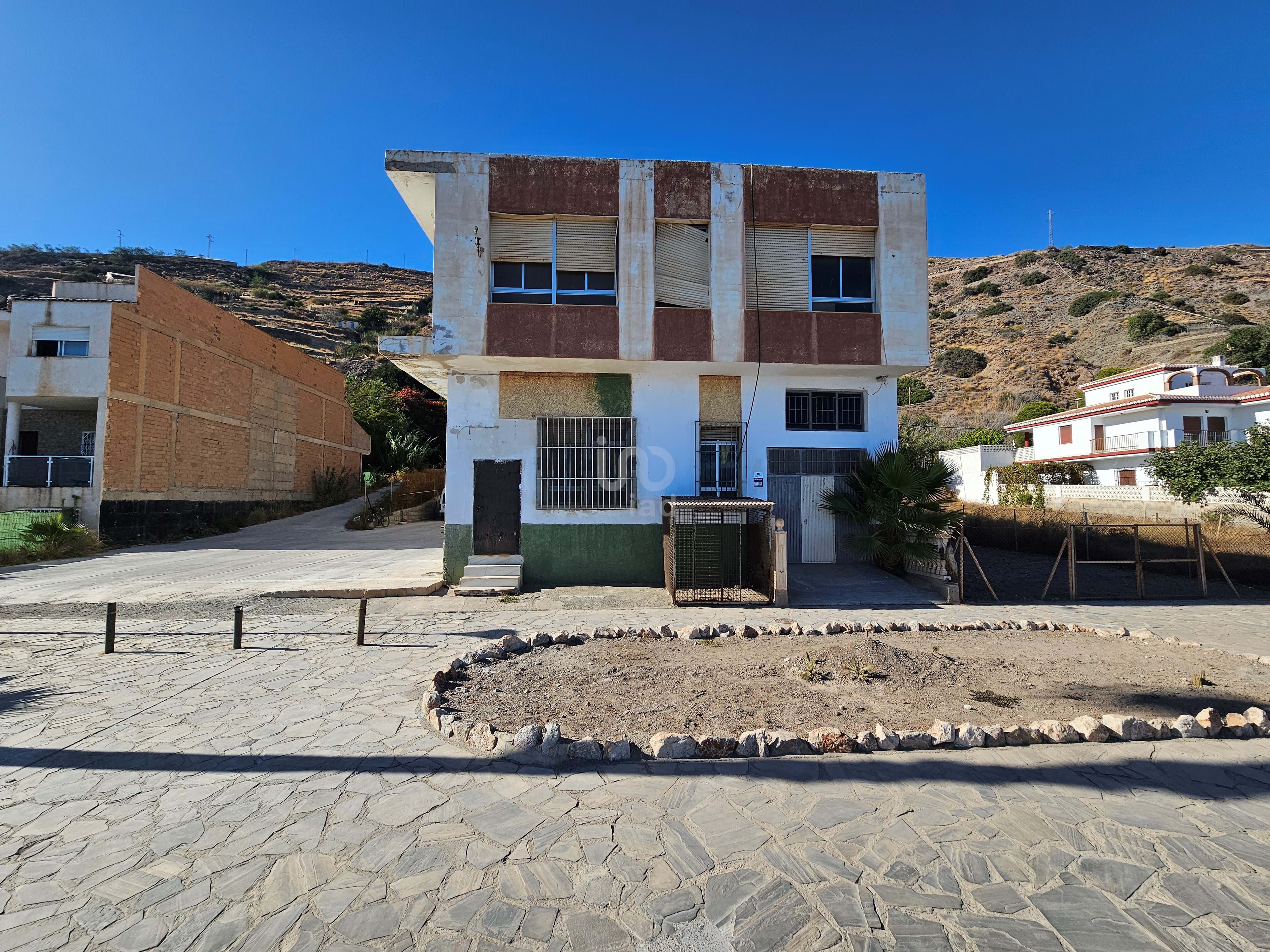 Vista exterior de Edifici en venda en Sorvilán