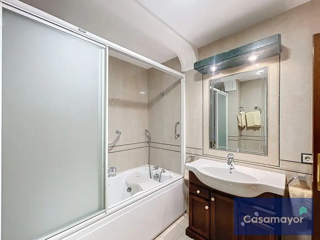 Baño de Piso en venta en Alicante / Alacant con Aire acondicionado y Calefacción
