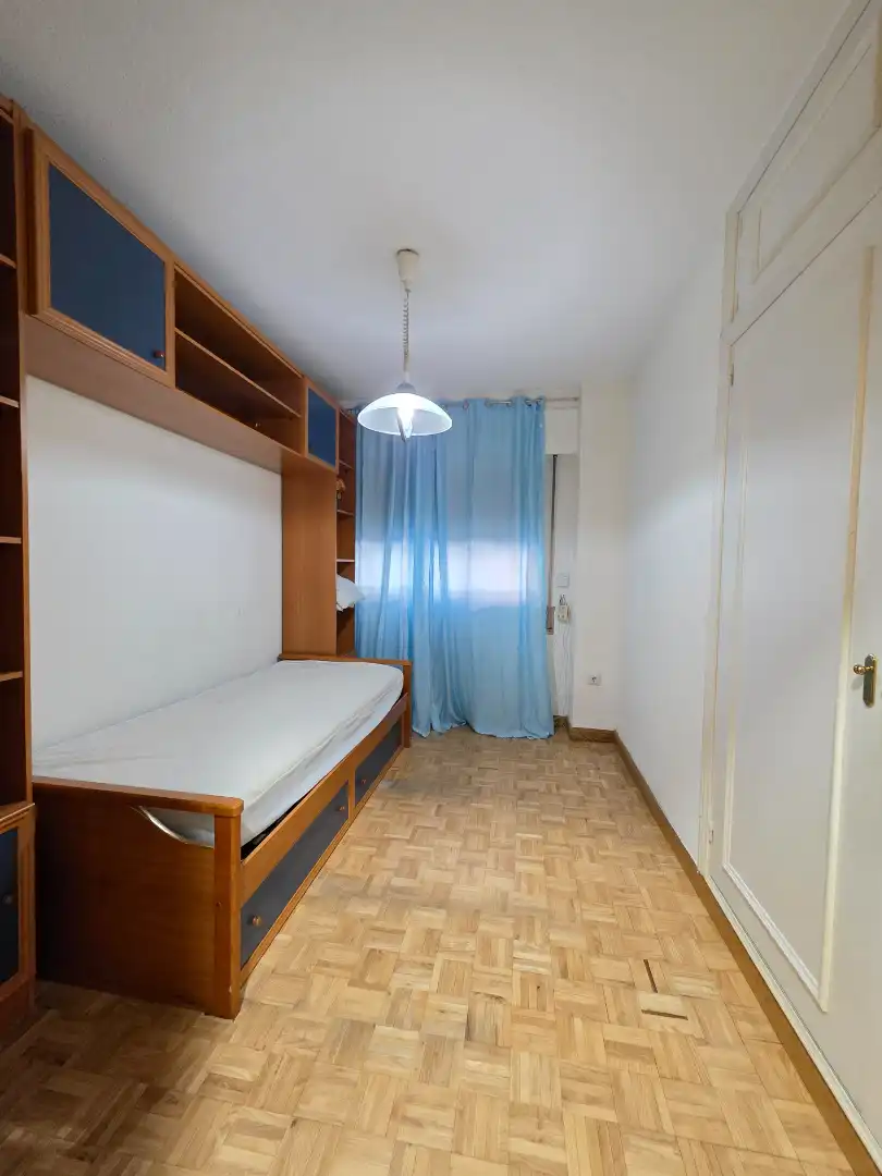 Bedroom of Flat for rent in Madrid  with Air Conditioner, Heating and Parquet flooring