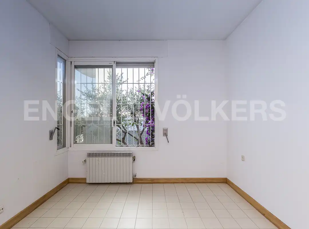 Living room of Houses for sale in Barcelona  with Heating, Private garden and Parquet flooring