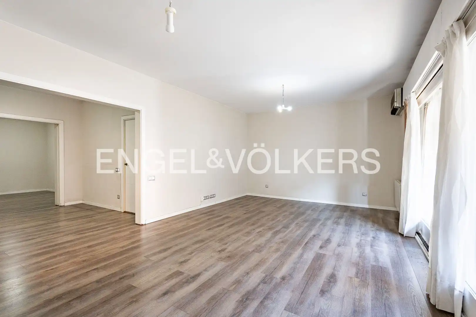 Wohnzimmer von Wohnung zum Verkauf in Barcelona mit Klimaanlage, Heizung und Parkett