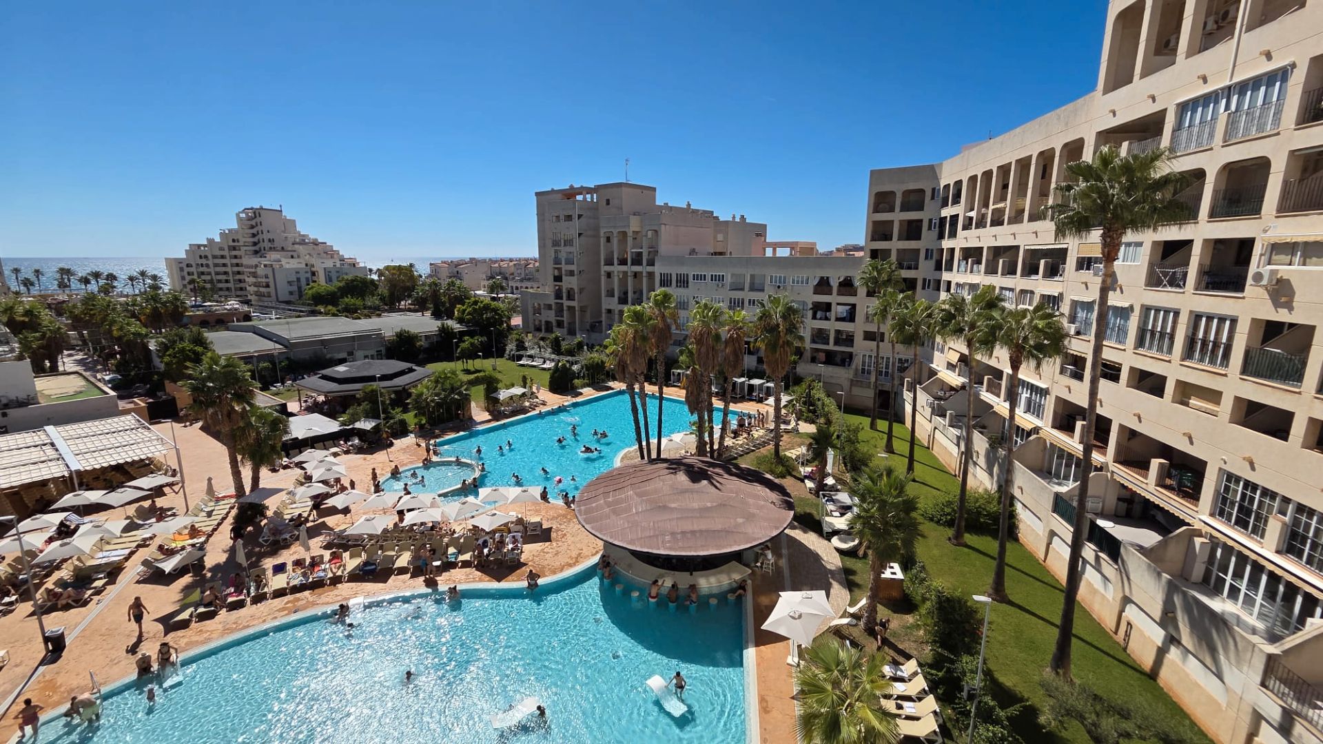 Swimming pool of Flat for sale in Oropesa del Mar / Orpesa  with Air Conditioner, Terrace and Furnished