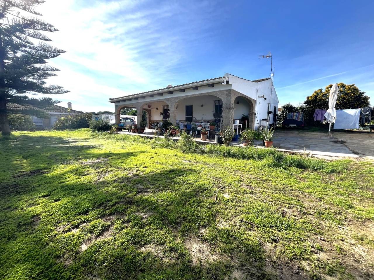 Vista exterior de Casa o xalet en venda en Cartaya amb Aire condicionat, Jardí privat i Terrassa