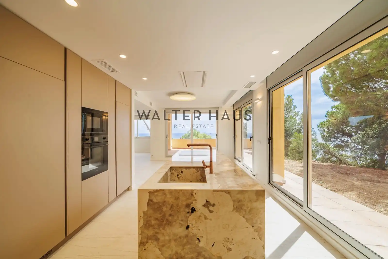 Cuina de Casa o xalet en venda en Sant Feliu de Guíxols amb Aire condicionat, Jardí privat i Terrassa