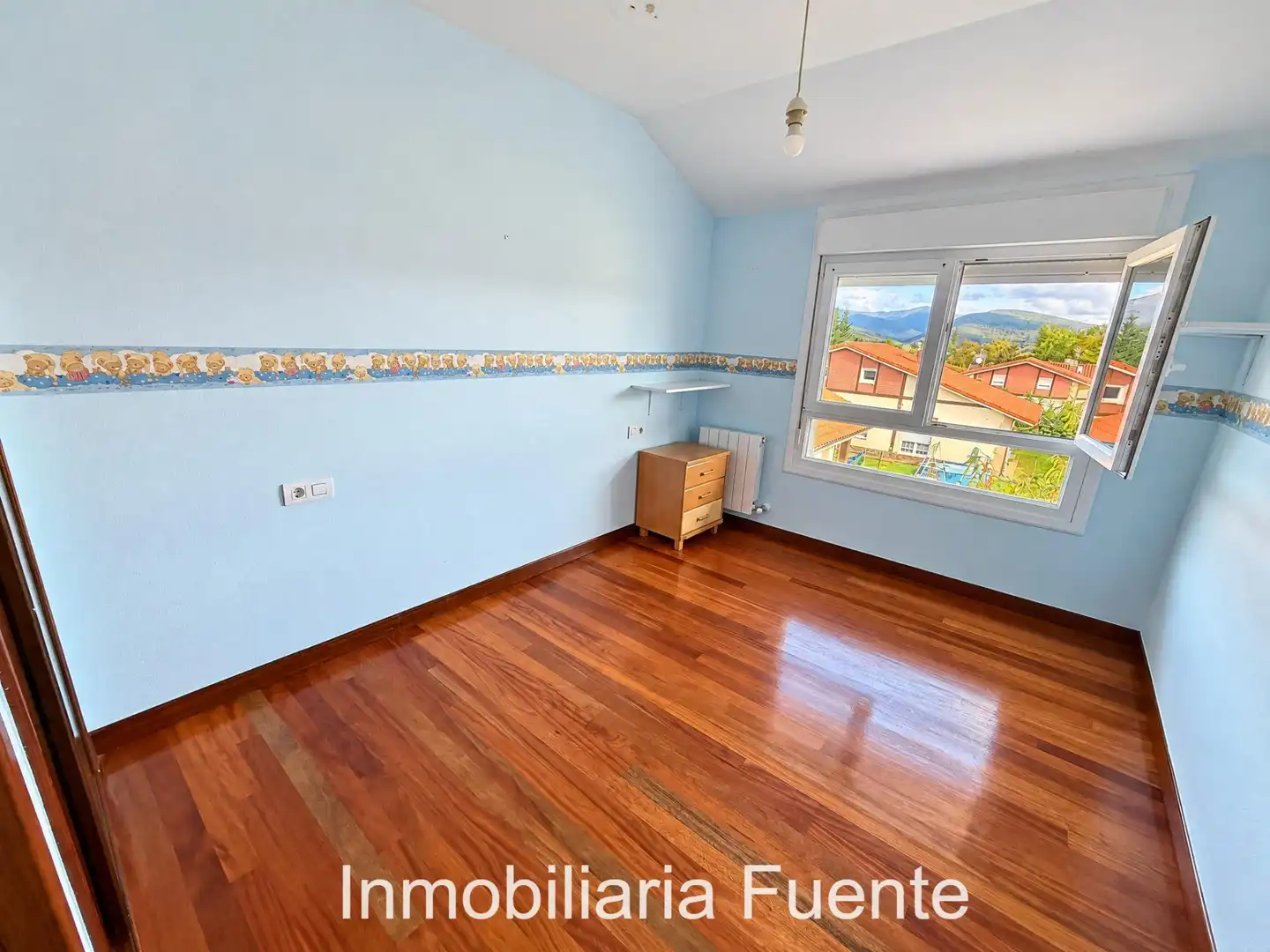 Dormitori de Casa adosada en venda en Valle de Mena, Burgos