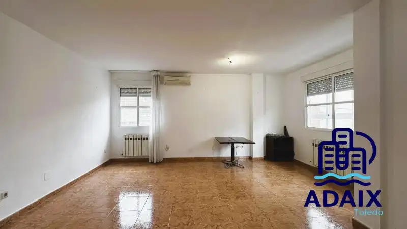 Sala d'estar de Dúplex en venda en Toledo amb Calefacció i Balcó