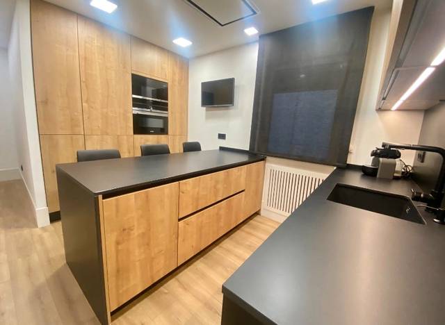 Piso en Venta en Calle Condes de Crespo Rascón en Barrio del Centro