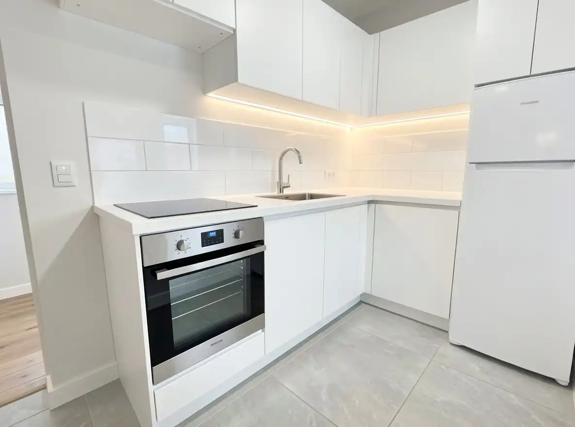 Cocina de Piso en venta en L'Hospitalet de Llobregat con Amueblado, Balcón y Alarma