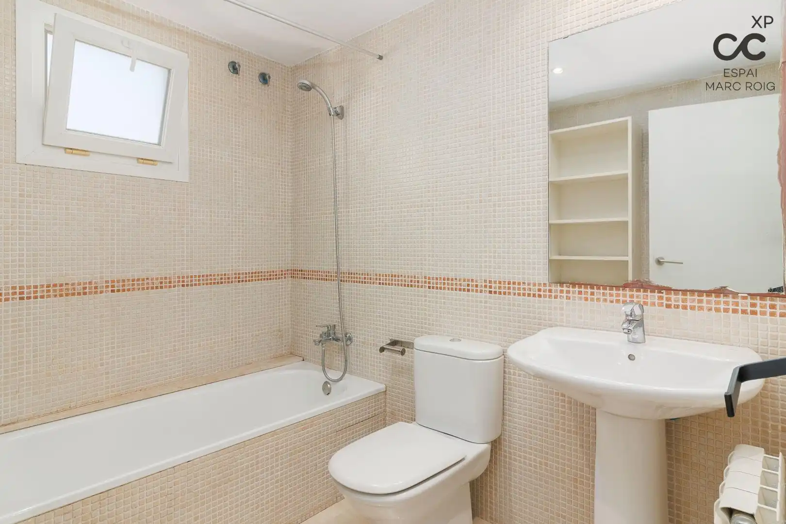 Baño de Dúplex en venta en Figueres con Aire acondicionado, Calefacción y Parquet