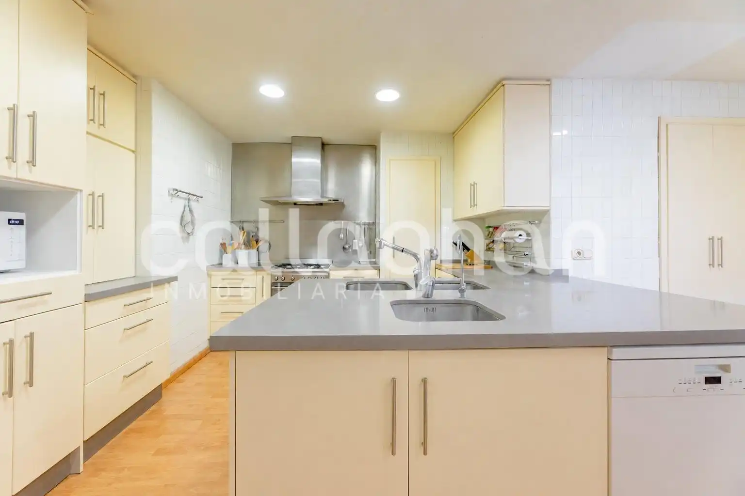 Kitchen of Flat for sale in Valencia  with Air Conditioner, Heating and Terrace