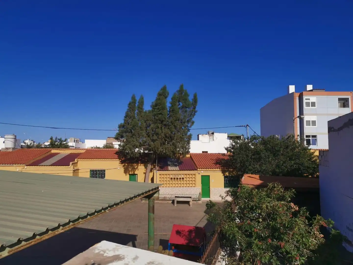 Vista exterior de Casa o xalet en venda en Santa Lucía de Tirajana amb Terrassa i Moblat