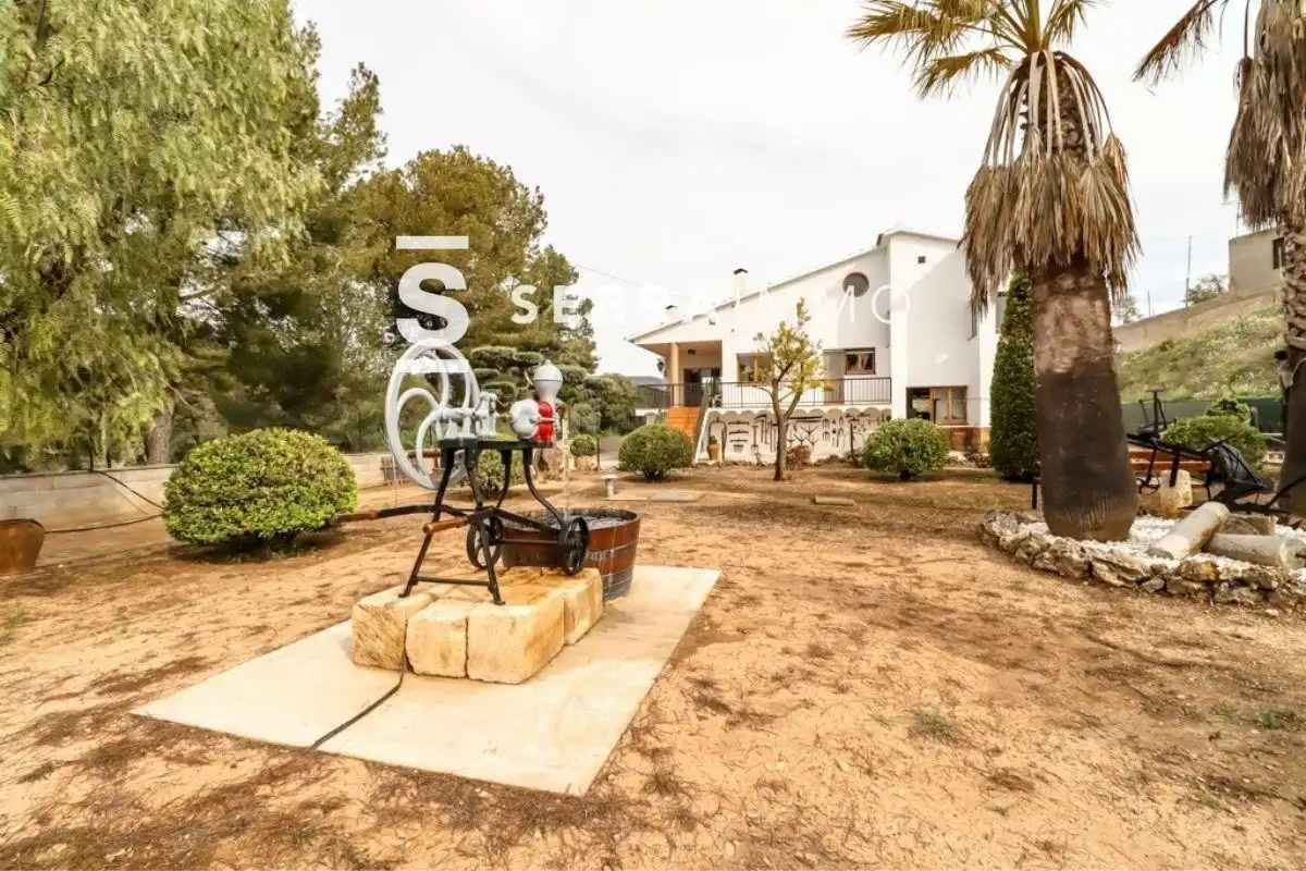 Vista exterior de Casa o xalet en venda en Font-rubí amb Jardí privat
