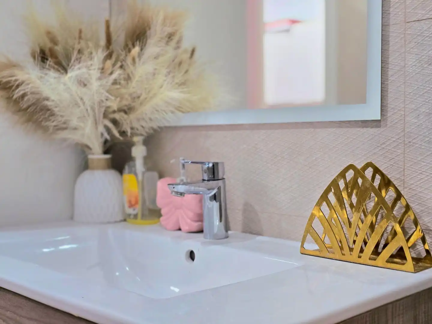 Bathroom of Commercial properties for rent in Marbella  with Air Conditioner and Furnished
