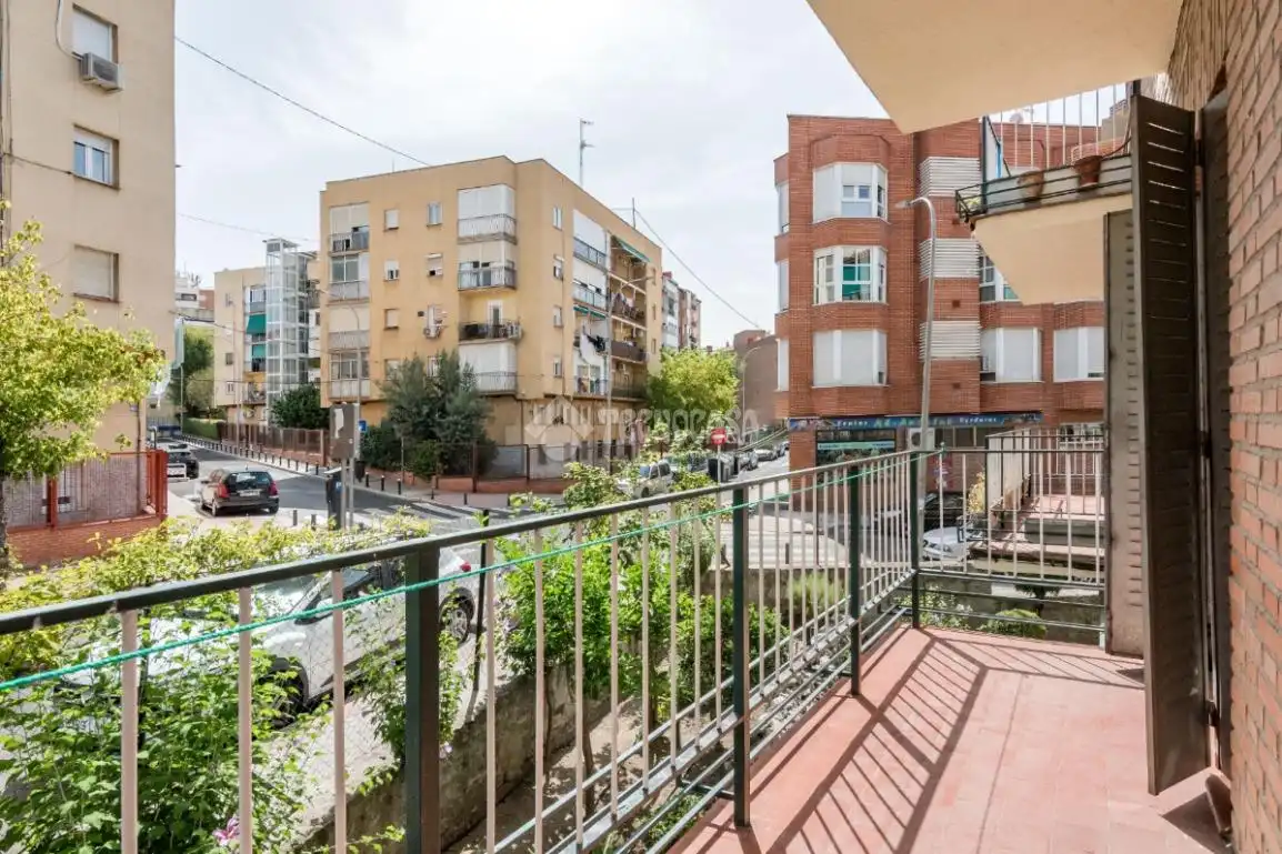 Vista exterior de Piso en venta en Madrid