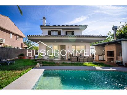 Vista exterior de Casa o xalet en venda en Benicasim / Benicàssim amb Aire condicionat, Terrassa i Piscina