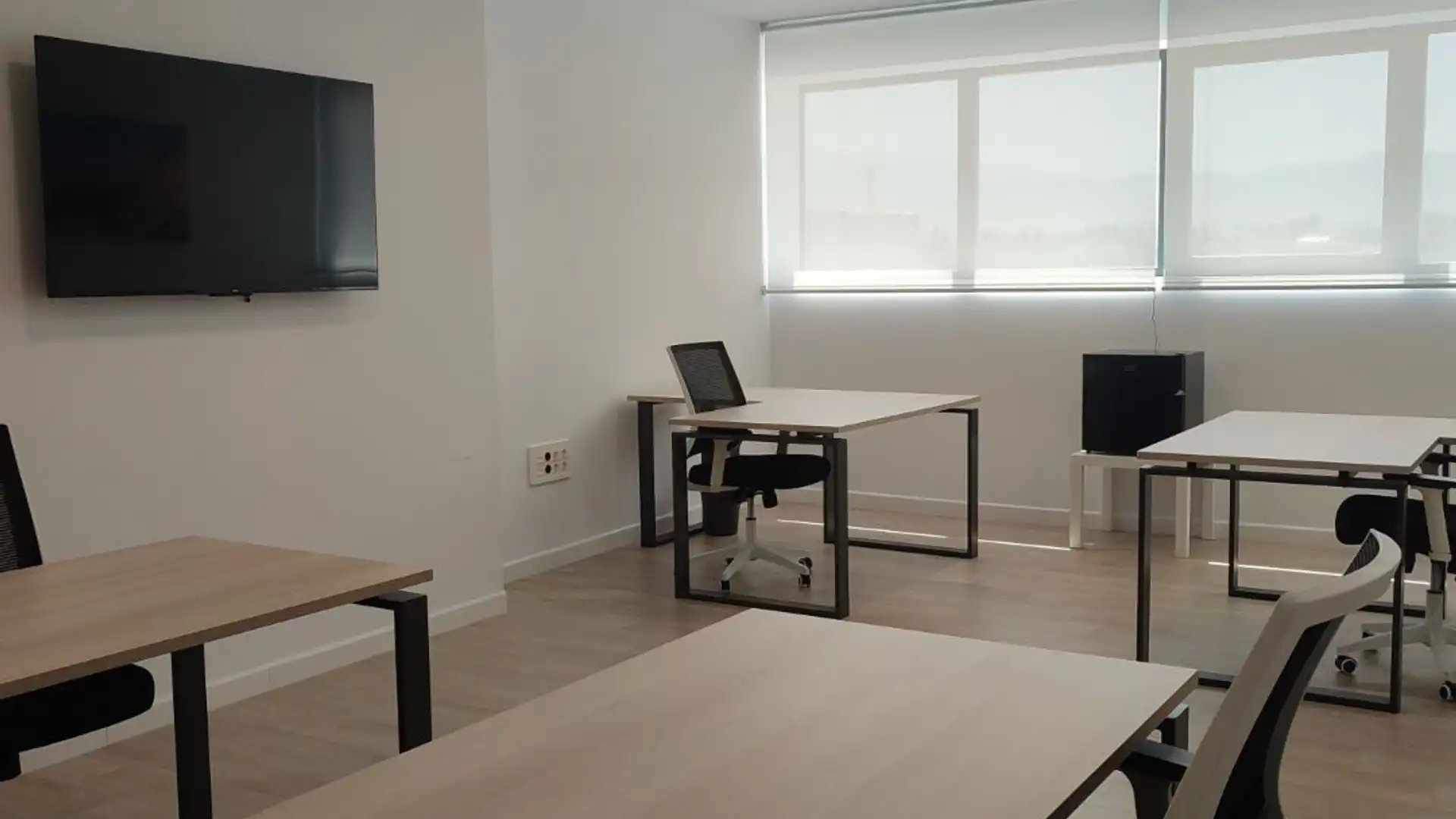 Oficina de alquiler en Cúllar Vega con Aire acondicionado, Calefacción y Amueblado