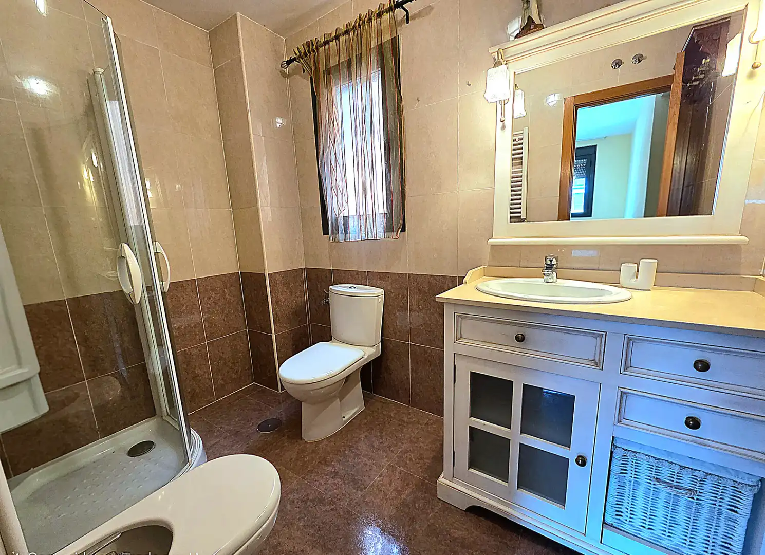 Baño de Piso en venta en Madrid con Aire acondicionado, Calefacción y Jardín privado