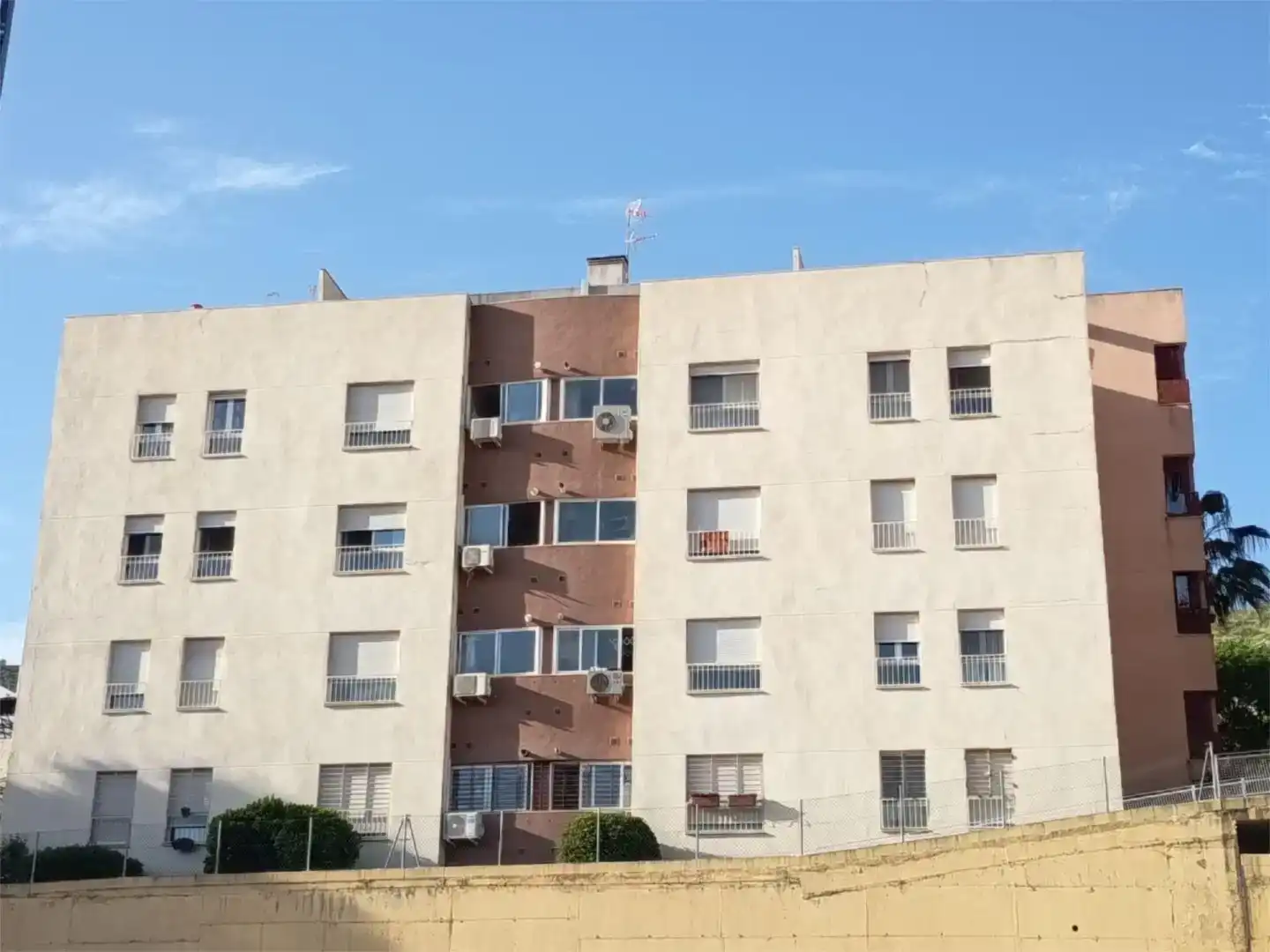 Exterior view of Flat for sale in  Granada Capital