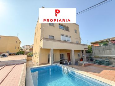 Casa con balcón en venta en Sant Vicenç Dels Horts