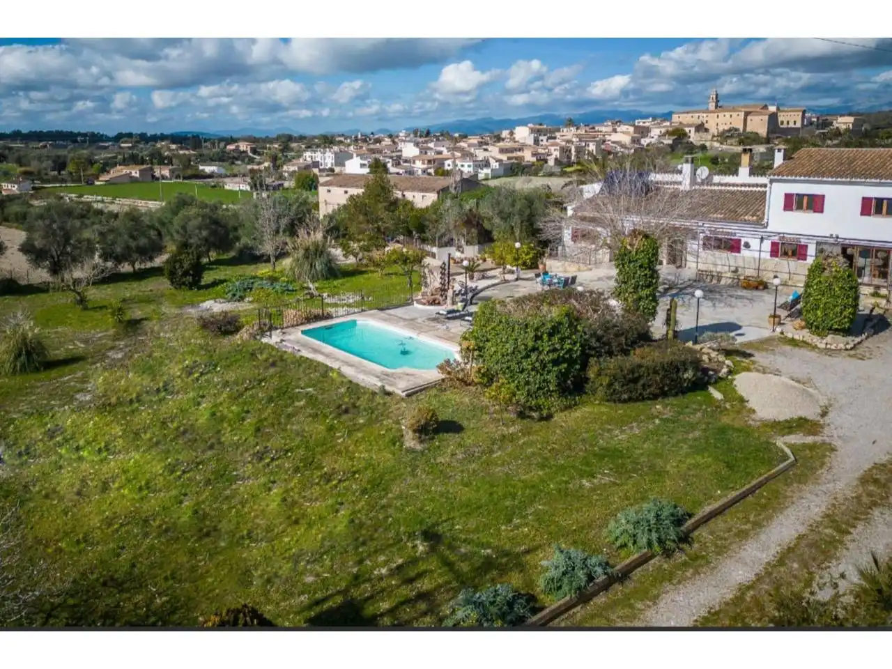Außenansicht von Country house zur Miete in Lloret de Vistalegre mit Klimaanlage, Privatgarten und Terrasse