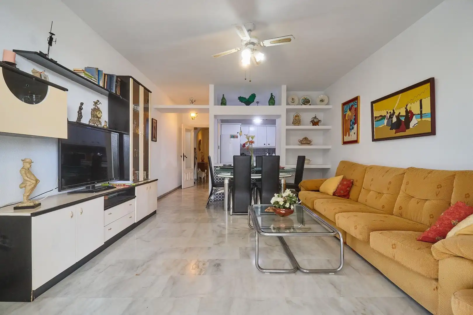 Living room of Flat for sale in Fuengirola  with Air Conditioner, Terrace and Community pool