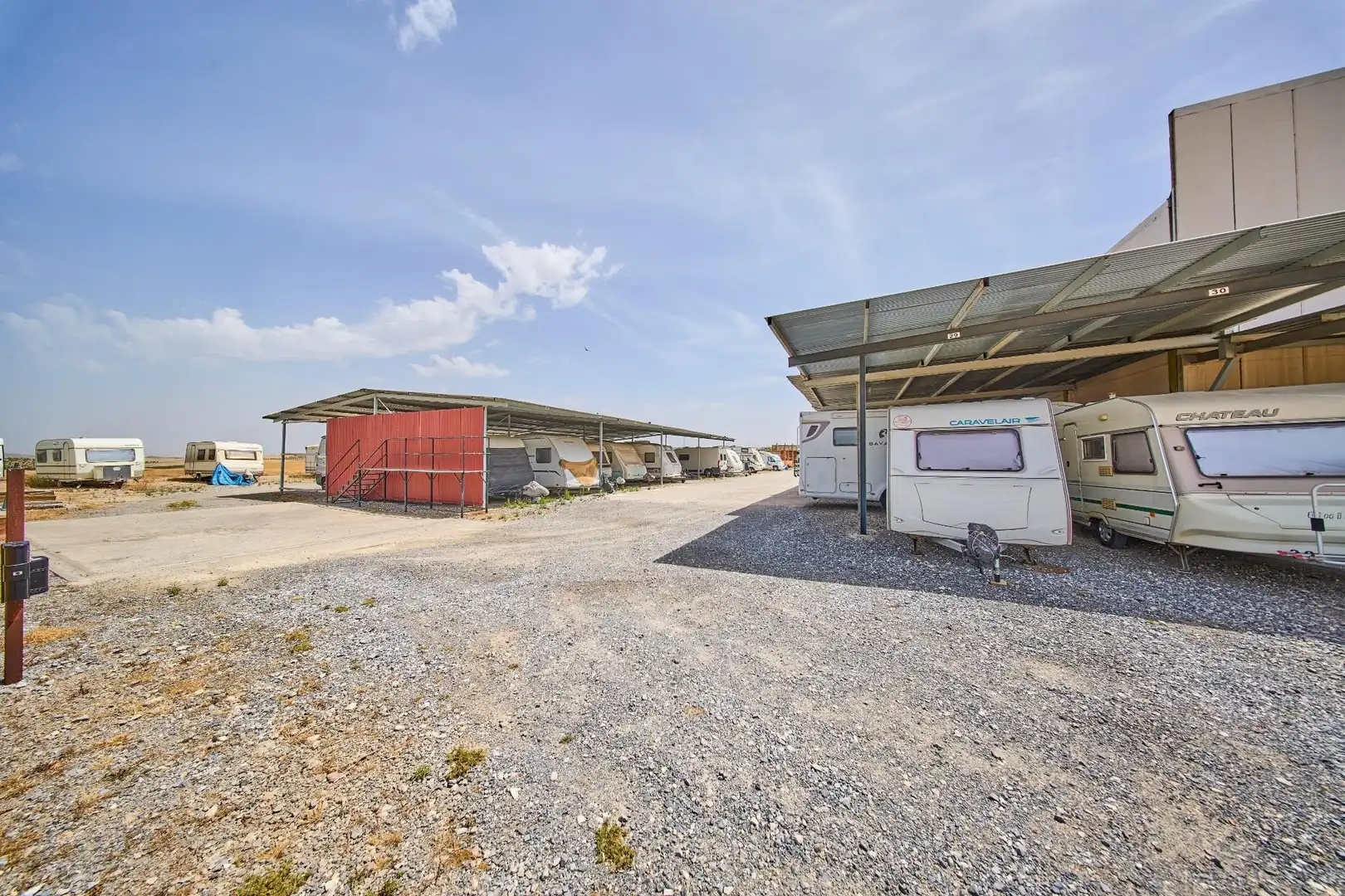 Parkplatz von Fabrikhallen zum Verkauf in Padul