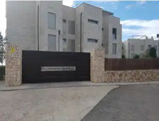 Parking with lift for sale in San Pedro
