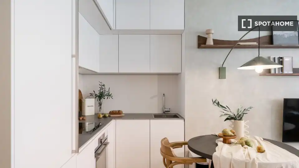 Cuina de Apartament per a compartir en Madrid amb Aire condicionat, Terrassa i Moblat
