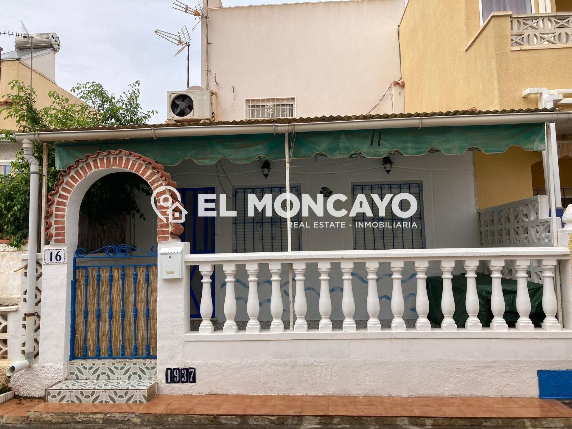 Vista exterior de Casa adosada en venda en San Fulgencio amb Aire condicionat, Calefacció i Jardí privat
