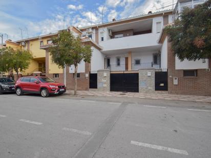 Exterior view of Single-family semi-detached for sale in Churriana de la Vega  with Terrace