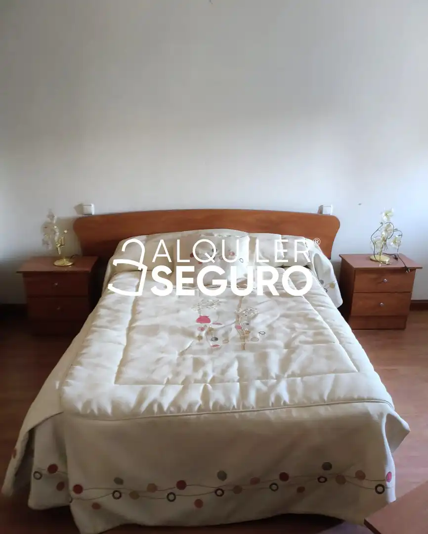 Habitación de Piso de alquiler en Ocaña con Calefacción, Piscina y Amueblado
