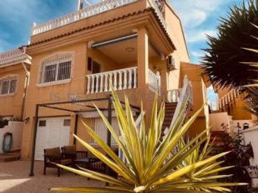 Villa con piscina in vendita a San Miguel de Salinas