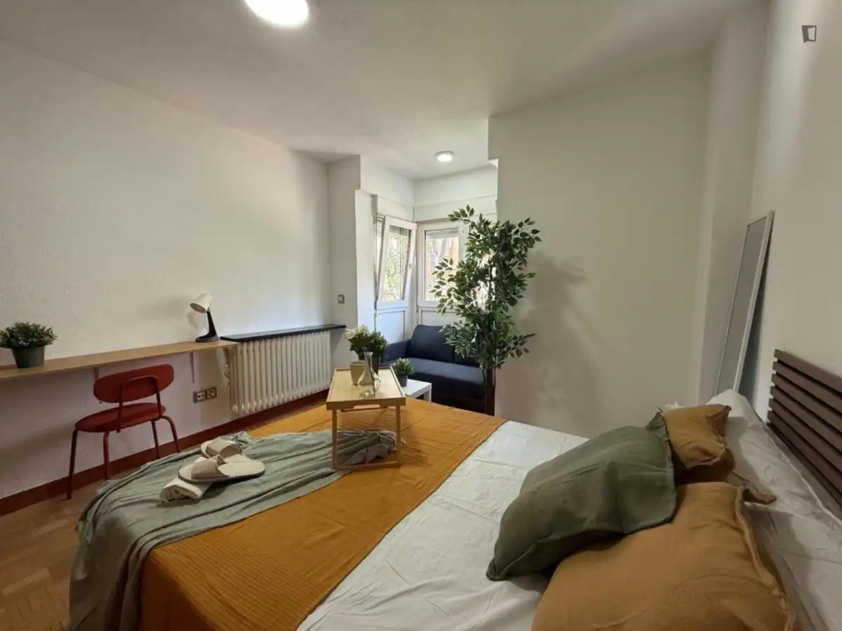 Dormitori de Apartament per a compartir en Fuenlabrada amb Aire condicionat, Moblat i Forn