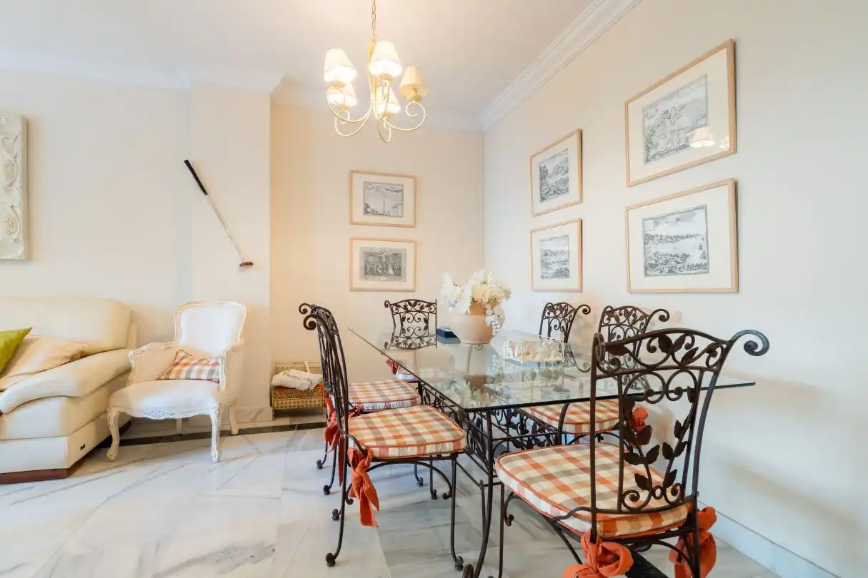 Esszimmer von Wohnung zum Verkauf in Marbella mit Klimaanlage, Heizung und Privatgarten