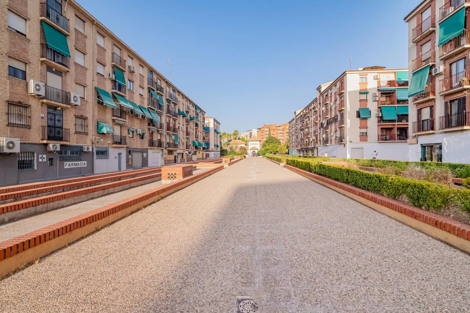 Vista exterior de Piso en venta en Granada con Aire acondicionado, Terraza y Amueblado